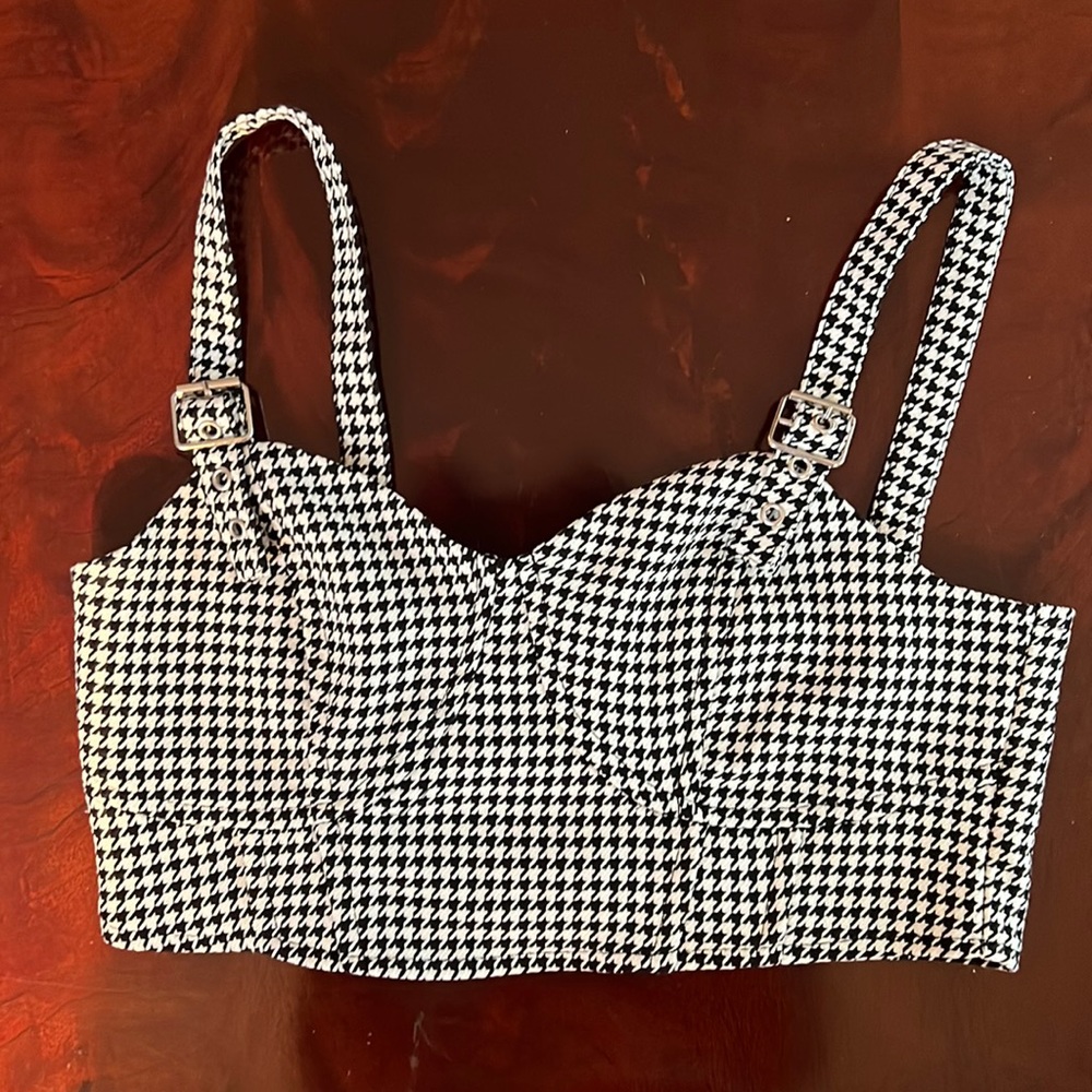 Houndstooth going out top